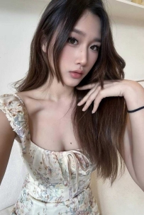 秦皇岛年轻小骚货骚穴粉红润滑