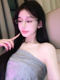 徐汇又纯又欲的反差眼镜妹