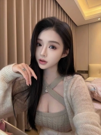 青浦大美女菲菲享受她的奶夹逼夹